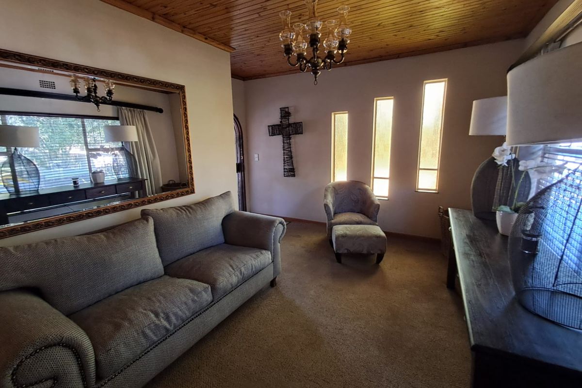 Cozy spacious 4 Bedroom House - Photo 5