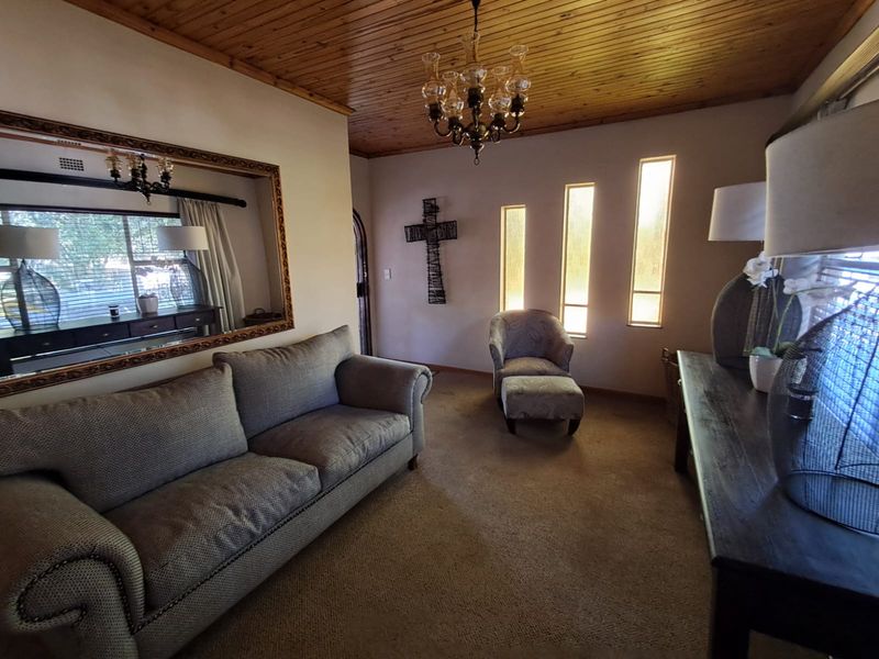 Cozy spacious 4 Bedroom House - Photo 5