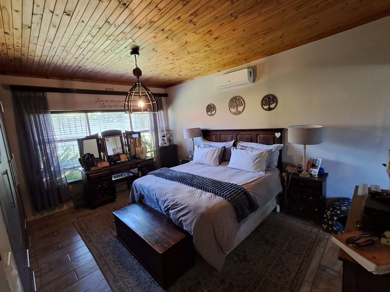 Cozy spacious 4 Bedroom House - Photo 10