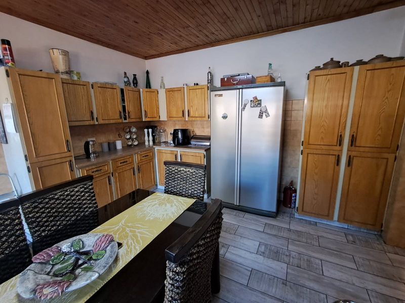 Cozy spacious 4 Bedroom House - Photo 8