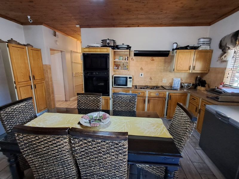 Cozy spacious 4 Bedroom House - Photo 6