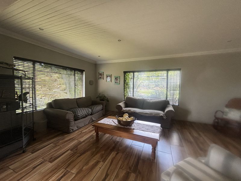 Turnkey Family Home - Photo 8