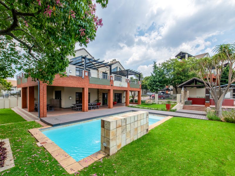Stylish Loft Living in the Heart of Lonehill – Space, Sunlight & Great Vibes - Photo 1