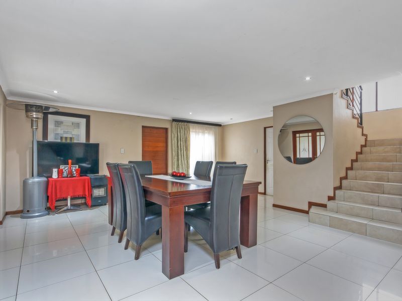 Private Living, Prime Position, Effortless Lifestyle 3 Bedroom House - Photo 6