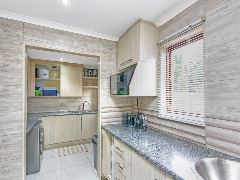 Private Living, Prime Position, Effortless Lifestyle 3 Bedroom House - Photo 9