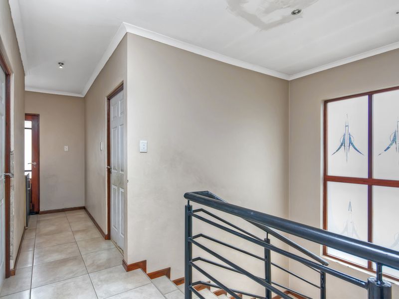 Private Living, Prime Position, Effortless Lifestyle 3 Bedroom House - Photo 10