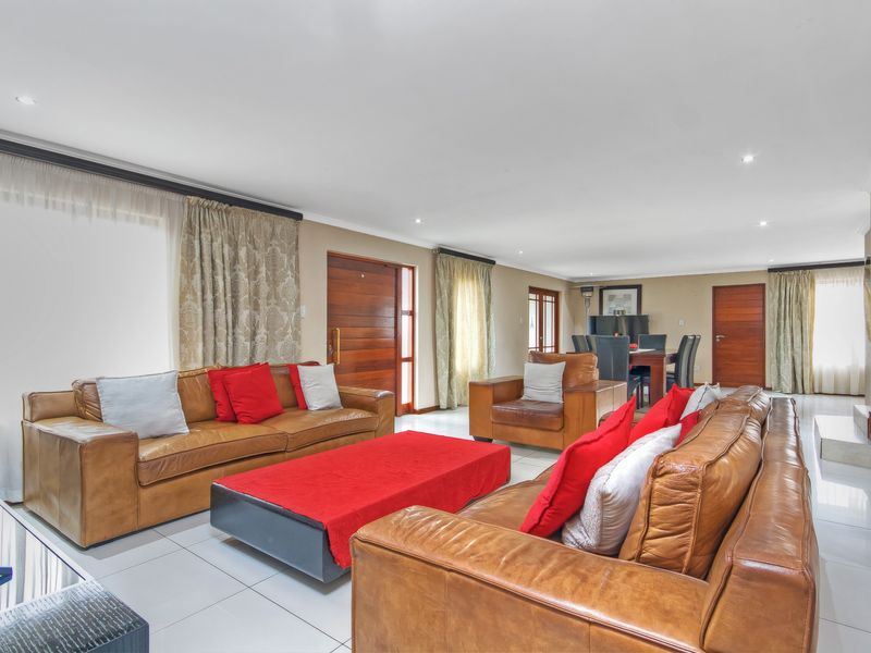 Private Living, Prime Position, Effortless Lifestyle 3 Bedroom House - Photo 5