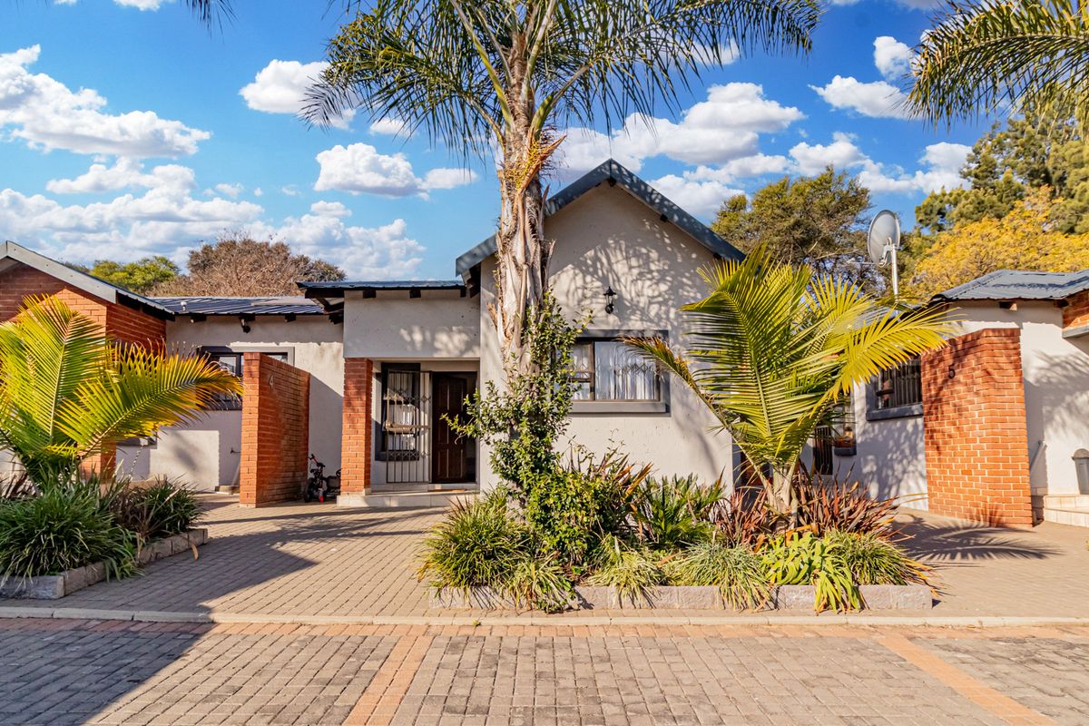 Modern, beautfully appointed garden cottage - Photo 4