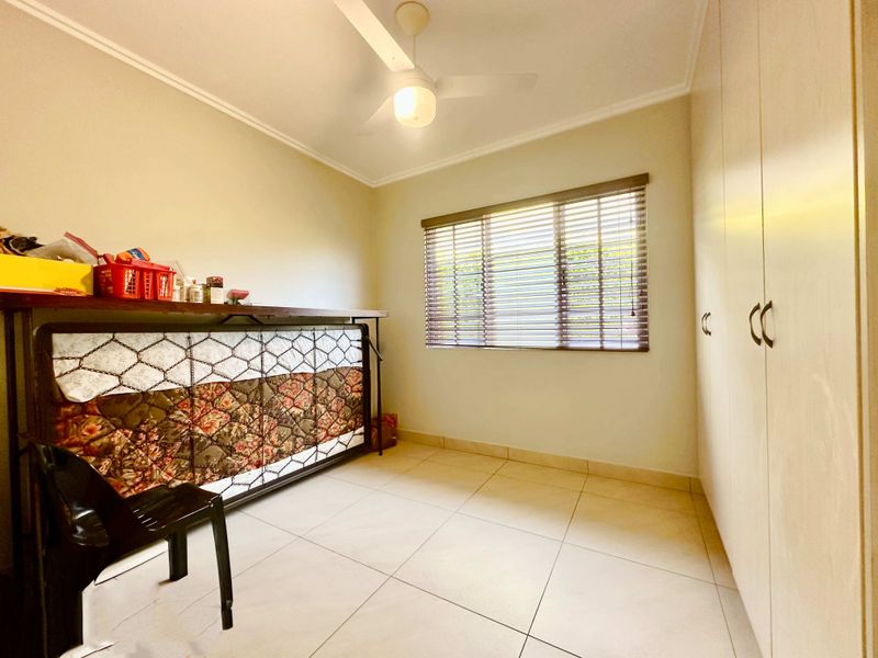 Modern Family Home - Photo 10