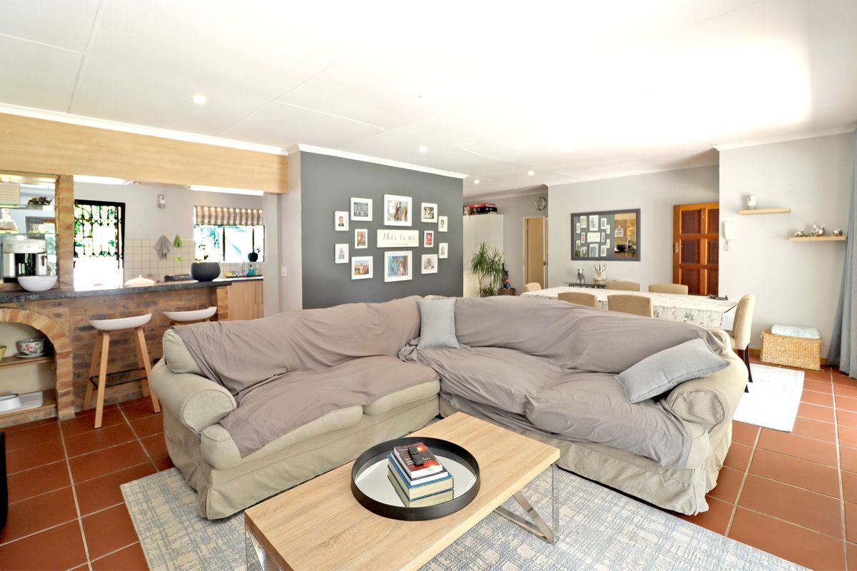 Four Bedroomed Family Home in Sought After Paulshof - Photo 3