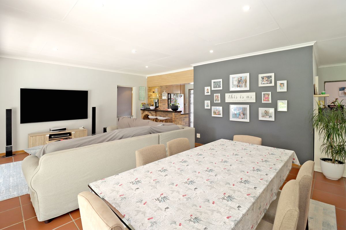 Four Bedroomed Family Home in Sought After Paulshof - Photo 2