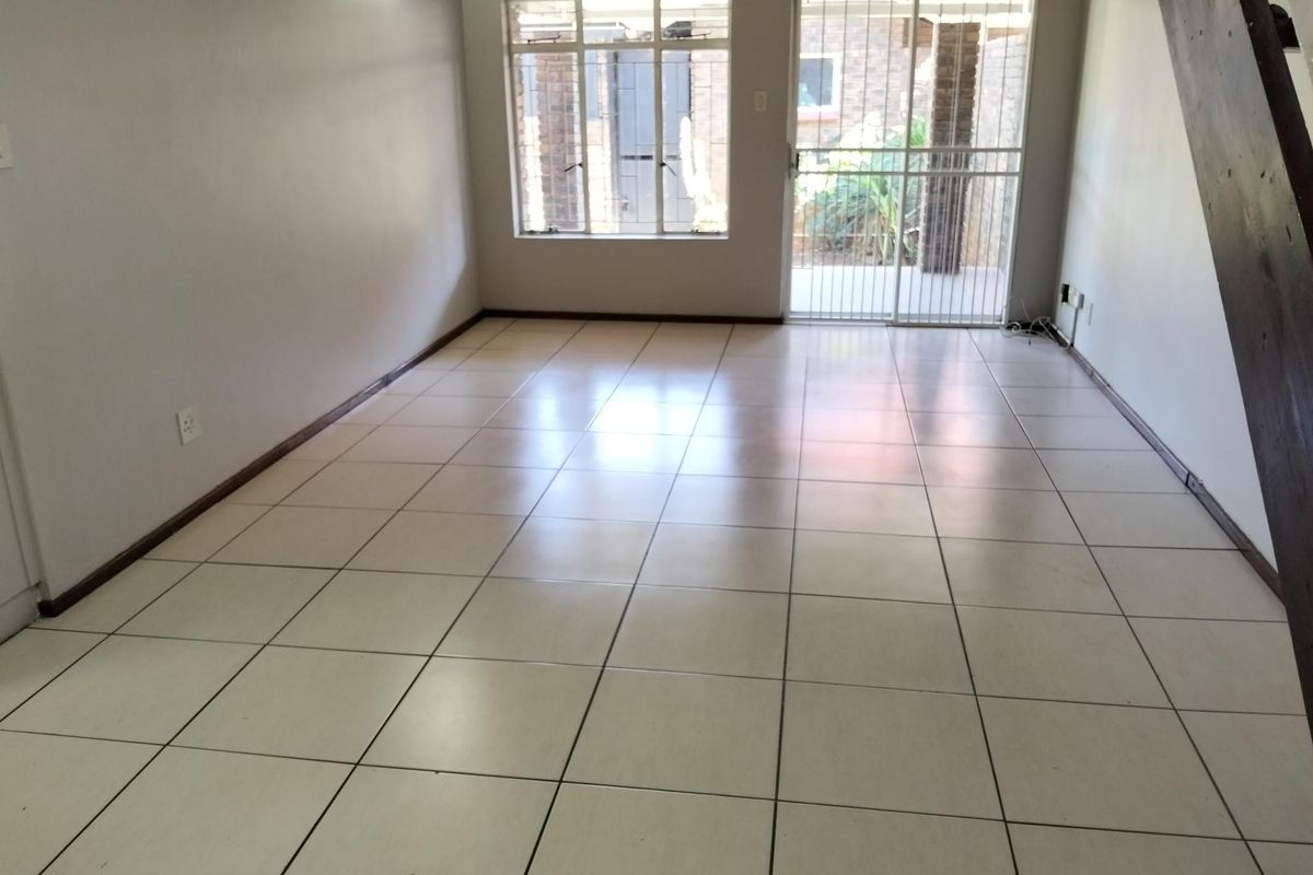 Spacious 3 bedroom duplex. - Photo 4