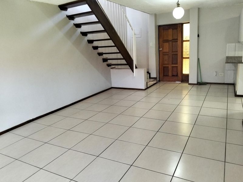 Spacious 3 bedroom duplex. - Photo 9