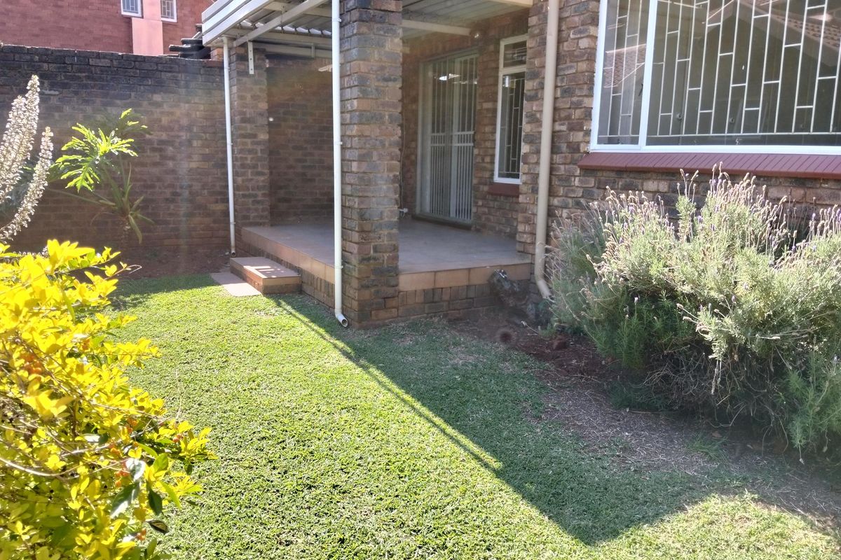 Spacious 3 bedroom duplex. - Photo 2