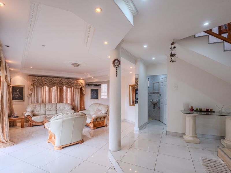 Ideal Home for the Extended family - Photo 5