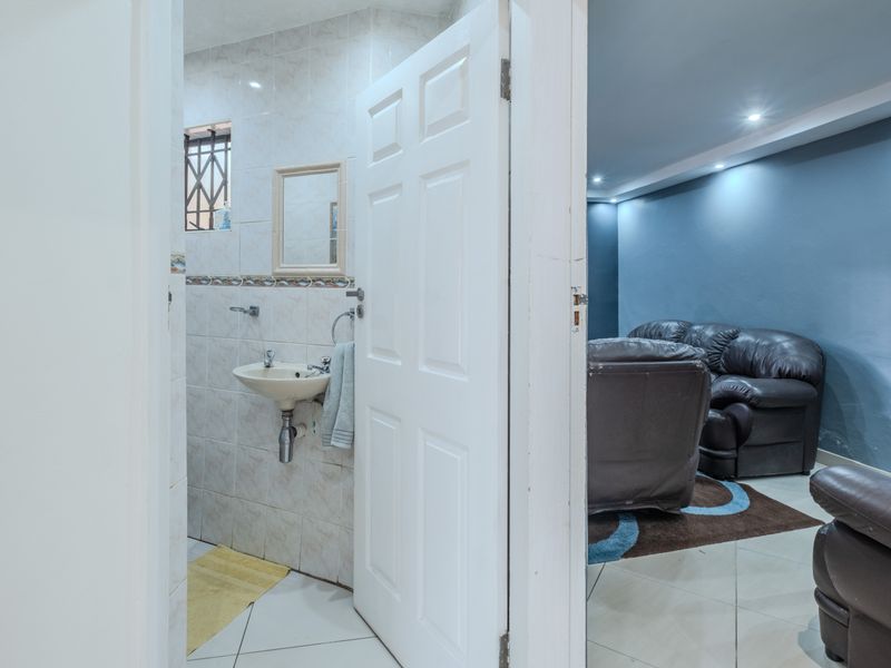 Ideal Home for the Extended family - Photo 10