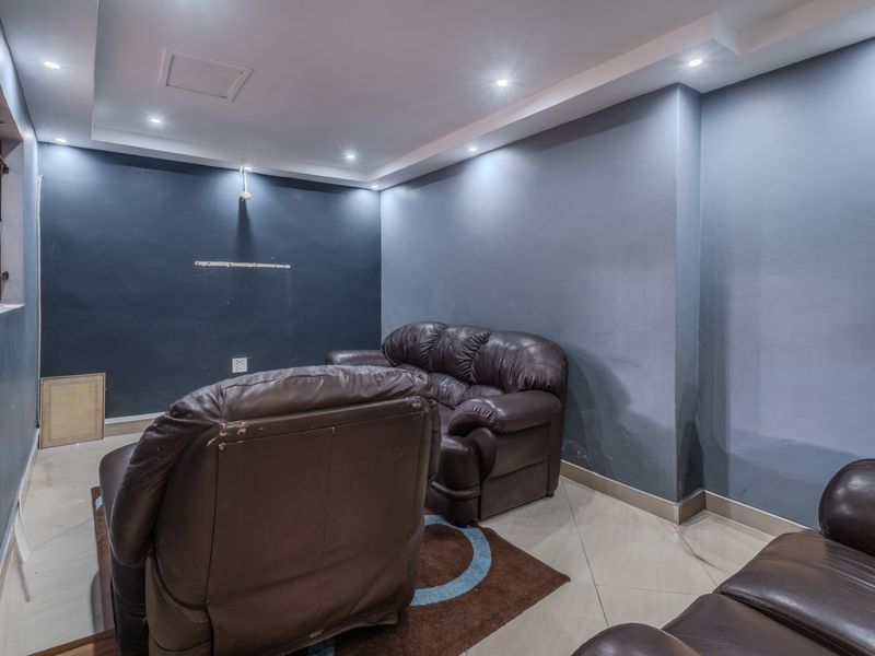 Ideal Home for the Extended family - Photo 9