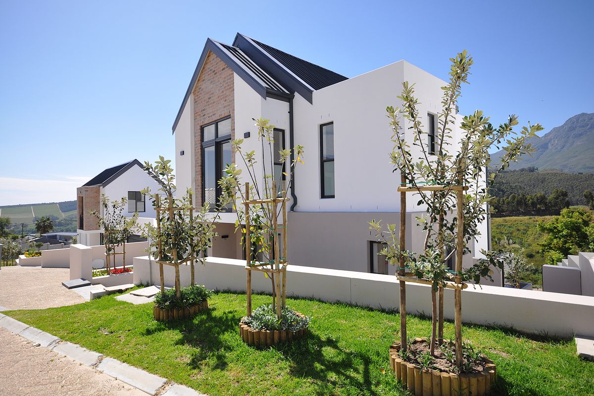 Inviting Double-story home in La Roche – your dream property awaits! - Photo 2