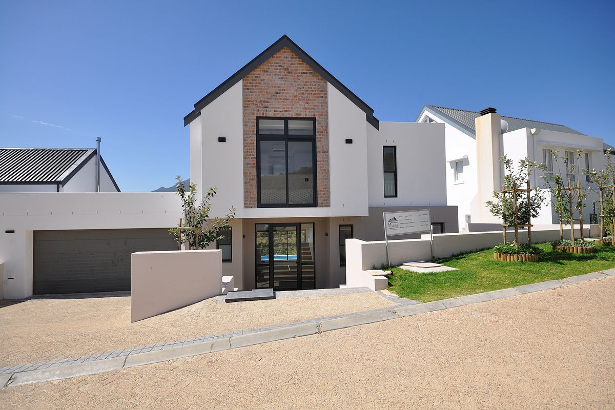 Inviting Double-story home in La Roche – your dream property awaits! - Photo 3