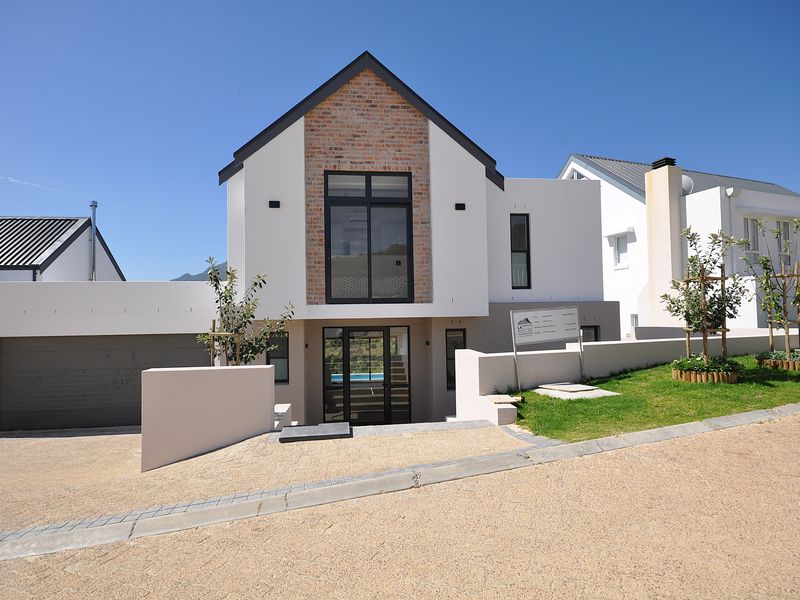 Inviting Double-story home in La Roche – your dream property awaits! - Photo 3
