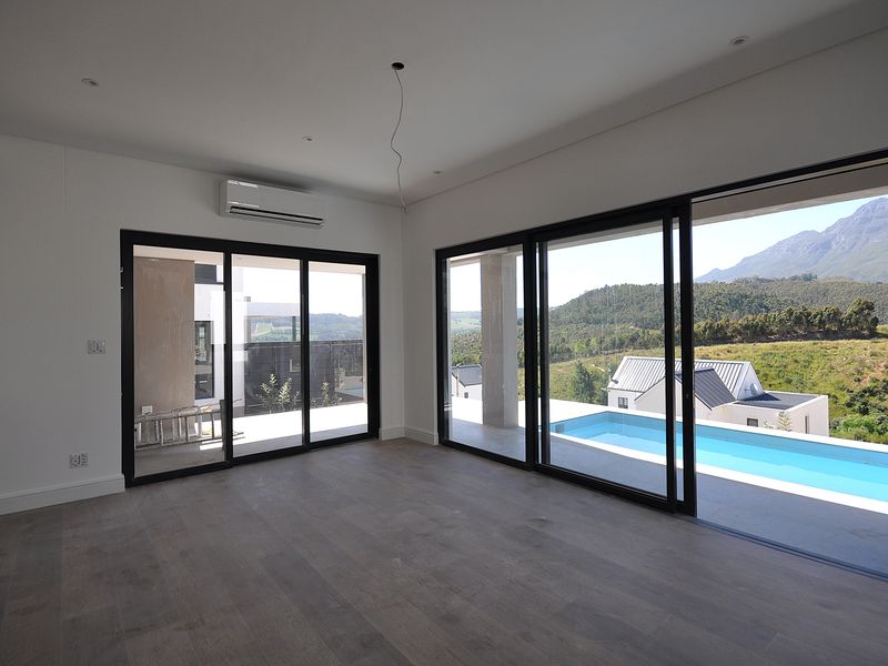 Inviting Double-story home in La Roche – your dream property awaits! - Photo 8