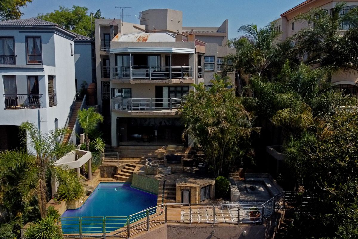 Stylish Multi Level Home with Breathtaking Views of the Moot - Photo 2