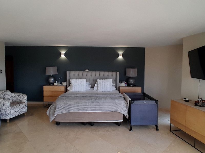 Stylish Multi Level Home with Breathtaking Views of the Moot - Photo 9