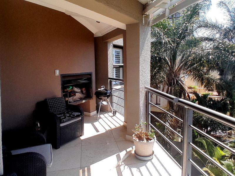 Stylish Multi Level Home with Breathtaking Views of the Moot - Photo 8