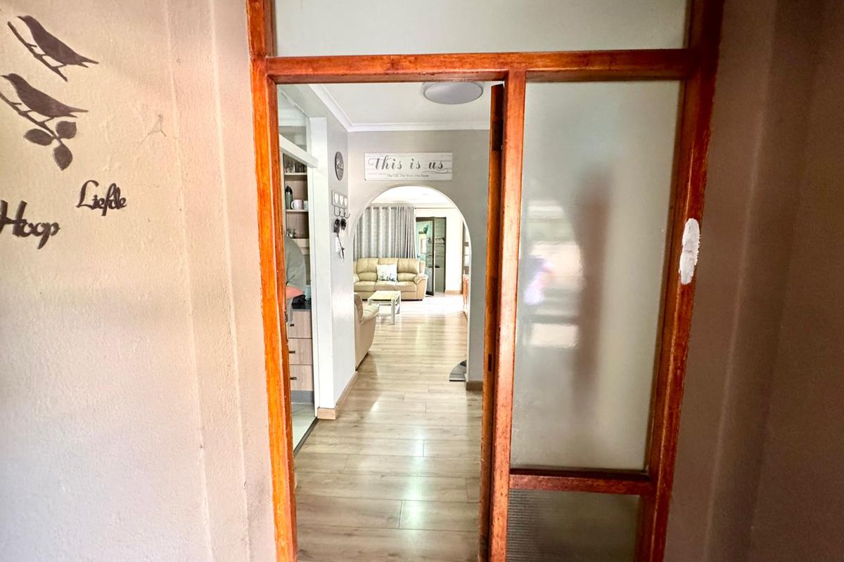 Stunning Fully Renovated, Off-the-Grid Family Home in  Secunda - Photo 2