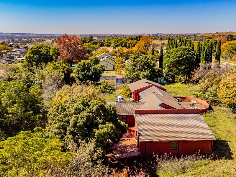 Versatile 0.86 ha Smallholding | 4-Bed Residence | Prime Midrand Node - Photo 4