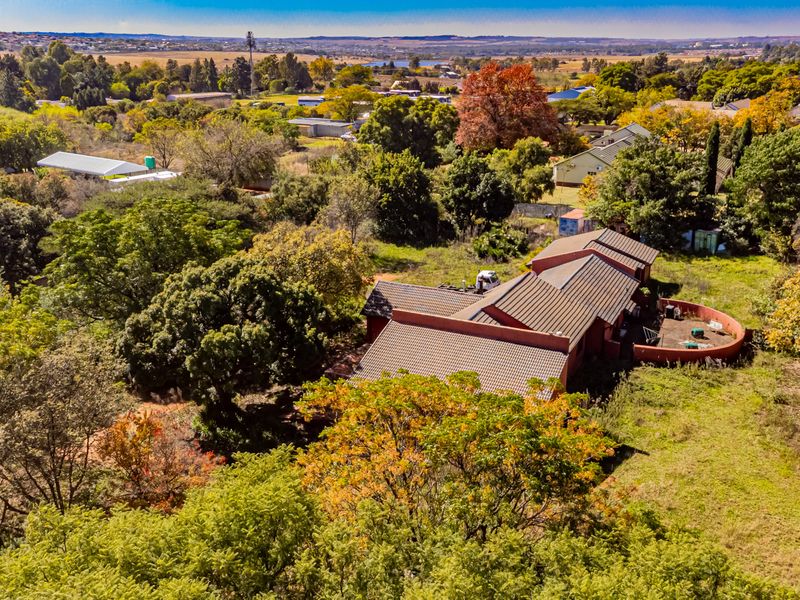 Versatile 0.86 ha Smallholding | 4-Bed Residence | Prime Midrand Node - Photo 3