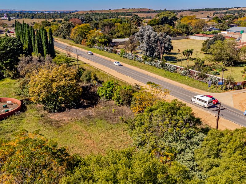 Versatile 0.86 ha Smallholding | 4-Bed Residence | Prime Midrand Node - Photo 2