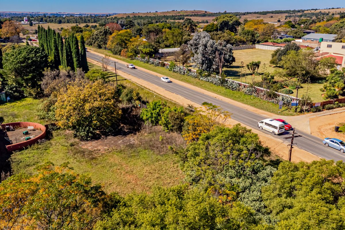 Versatile 0.86 ha Smallholding | 4-Bed Residence | Prime Midrand Node - Photo 2