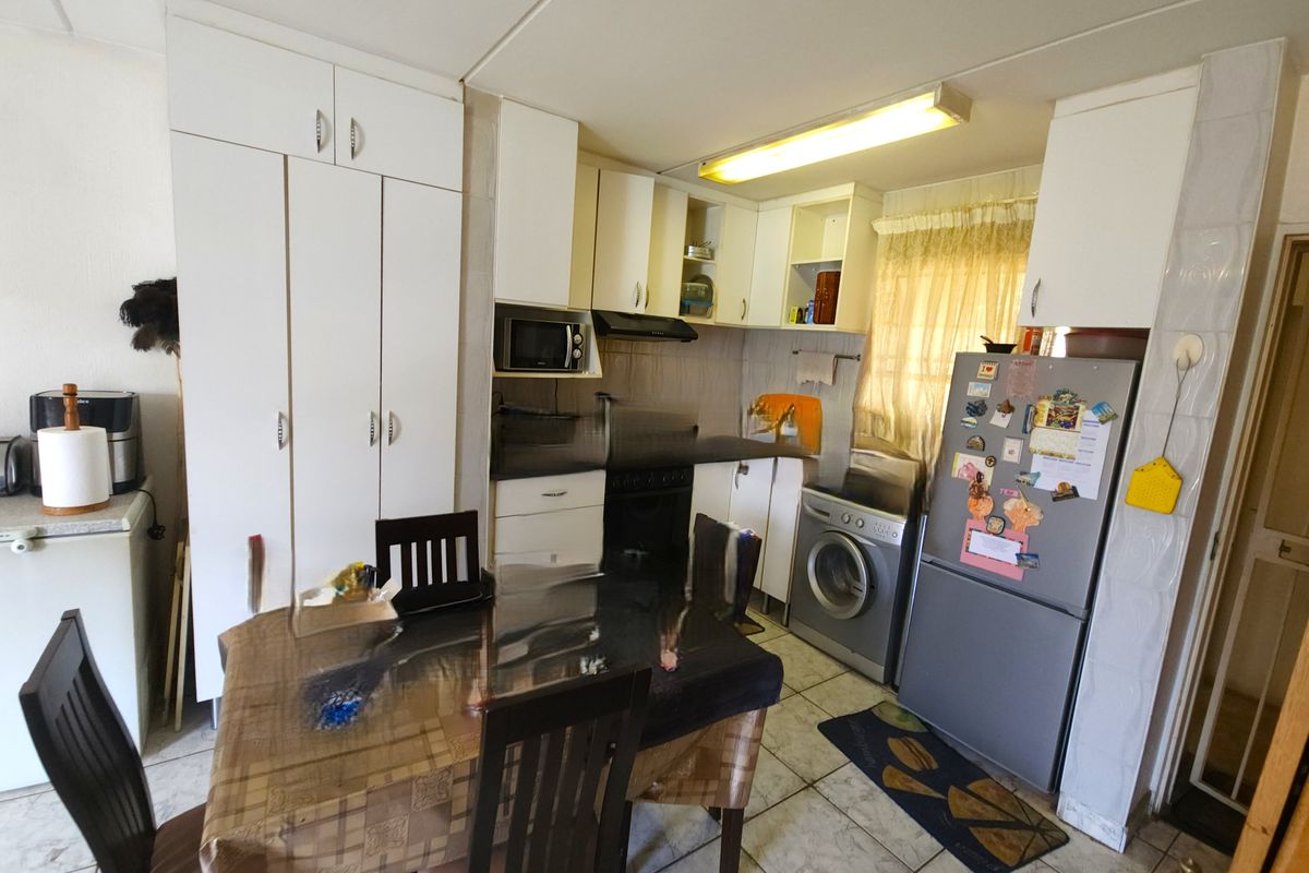 Modern Ground Floor Apartment in a Prime Location! - Photo 5