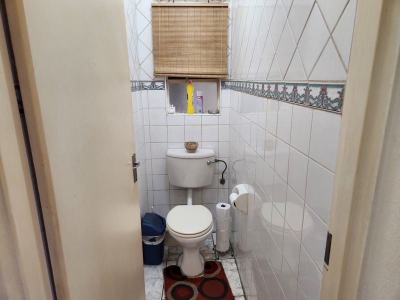 Modern Ground Floor Apartment in a Prime Location! - Photo 10