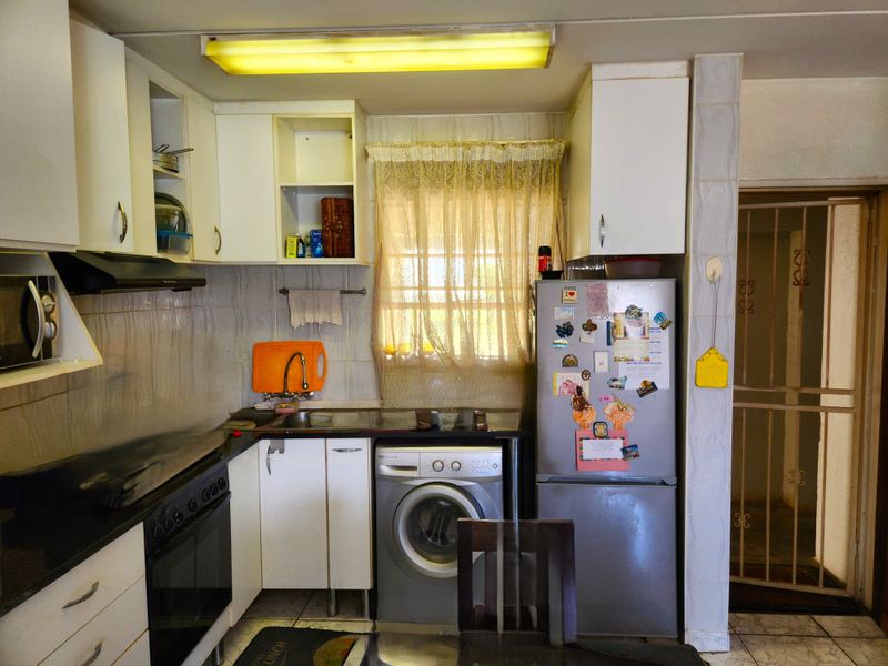 Modern Ground Floor Apartment in a Prime Location! - Photo 4