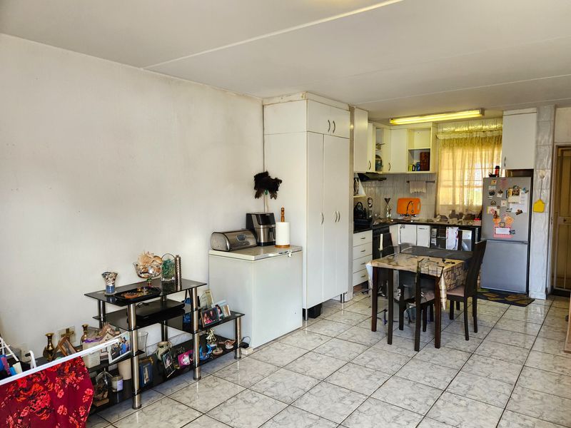 Modern Ground Floor Apartment in a Prime Location! - Photo 8