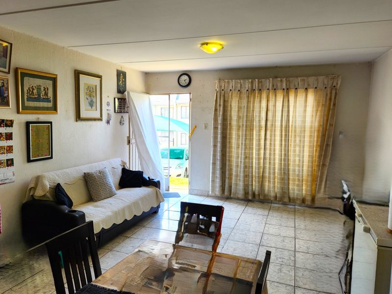 Modern Ground Floor Apartment in a Prime Location! - Photo 7