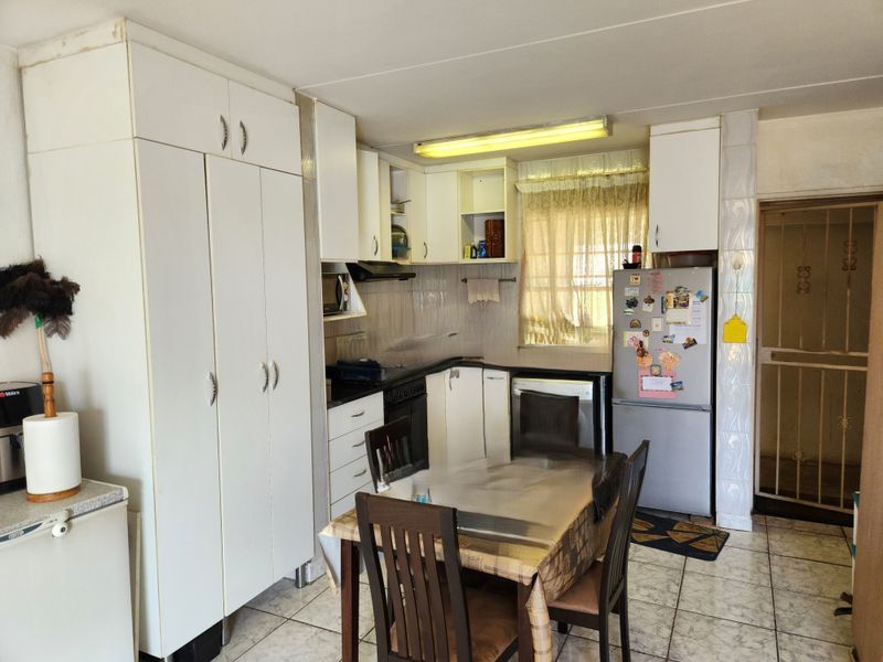 Modern Ground Floor Apartment in a Prime Location! - Photo 6