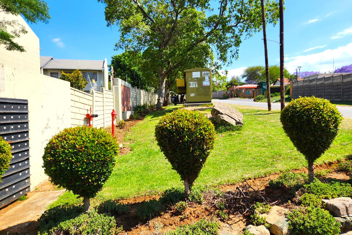 Modern Ground Floor Apartment in a Prime Location! - Photo 2