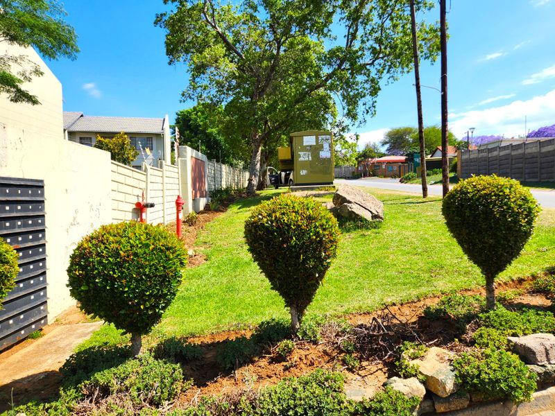 Modern Ground Floor Apartment in a Prime Location! - Photo 2