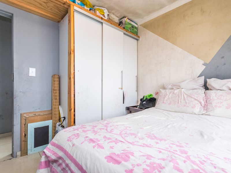 Charming 2 Bedroom Home with Spacious Yard in Bramfischerville! - Photo 10