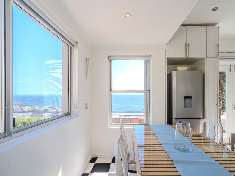 Camps Bay  Delightful Two Bedroom Cottage - Photo 3