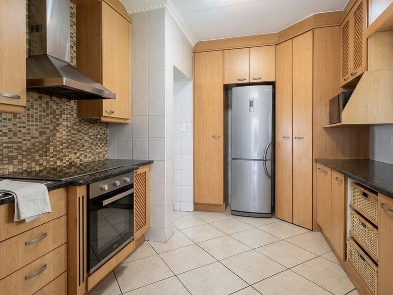 Elegant Family Living in Secure Estate Luxury in Terra Proessa - Photo 8