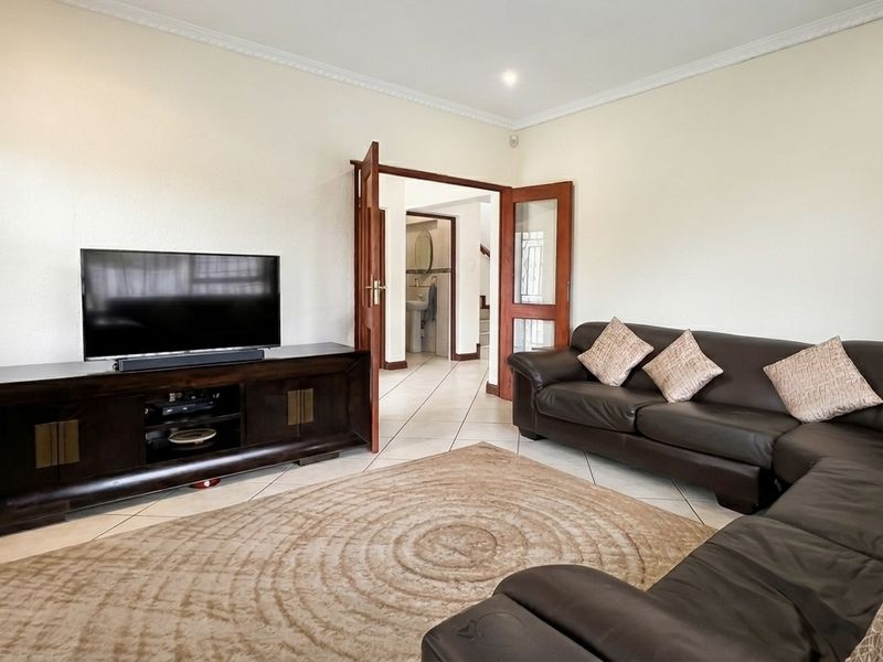 Elegant Family Living in Secure Estate Luxury in Terra Proessa - Photo 6