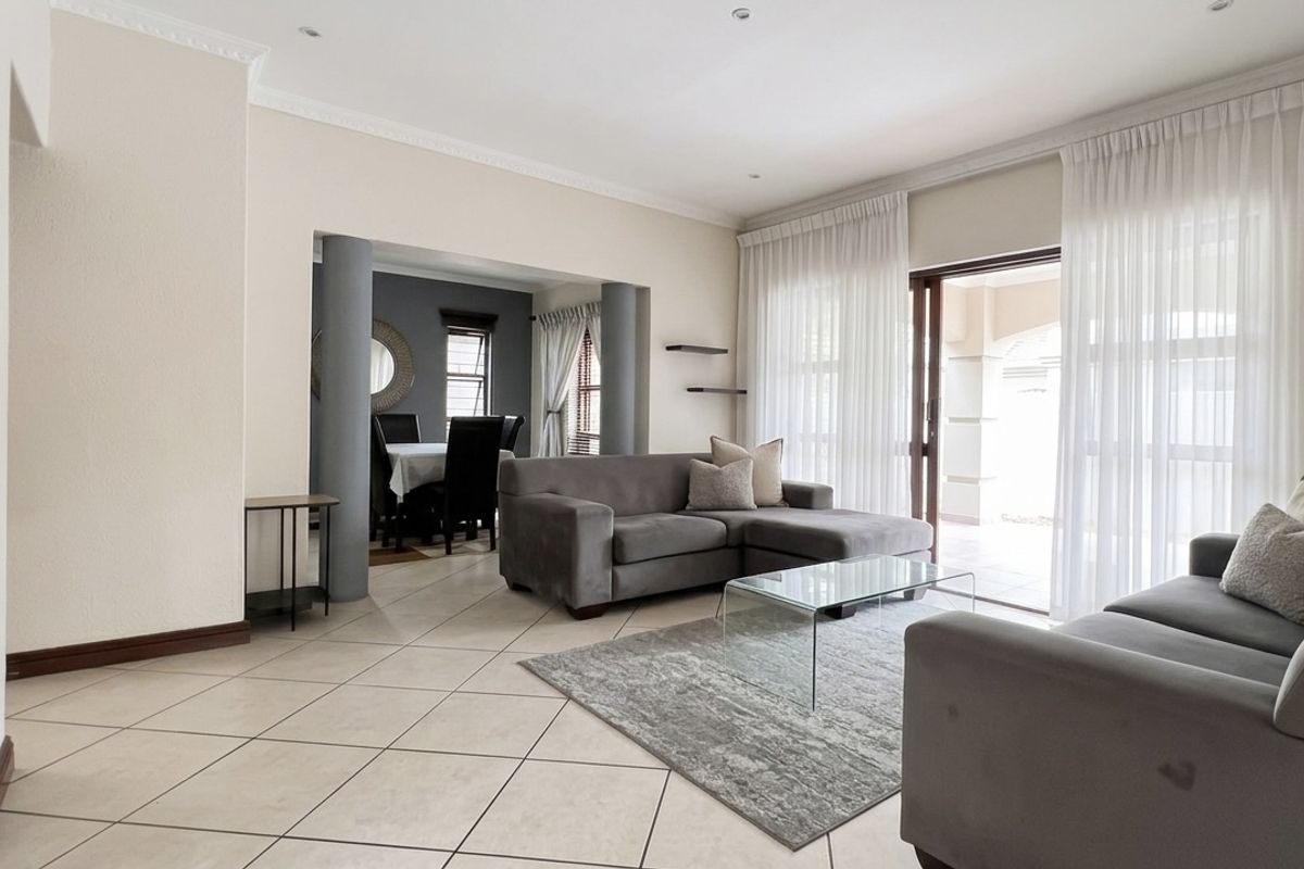 Elegant Family Living in Secure Estate Luxury in Terra Proessa - Photo 5