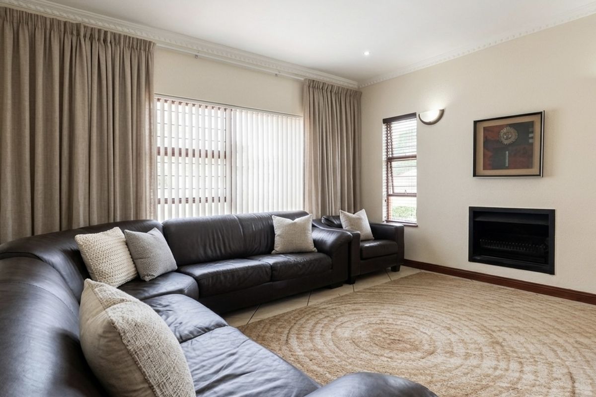 Elegant Family Living in Secure Estate Luxury in Terra Proessa - Photo 4