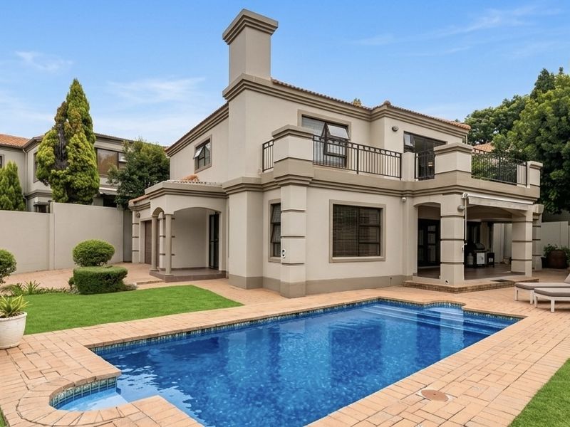Elegant Family Living in Secure Estate Luxury in Terra Proessa - Photo 2