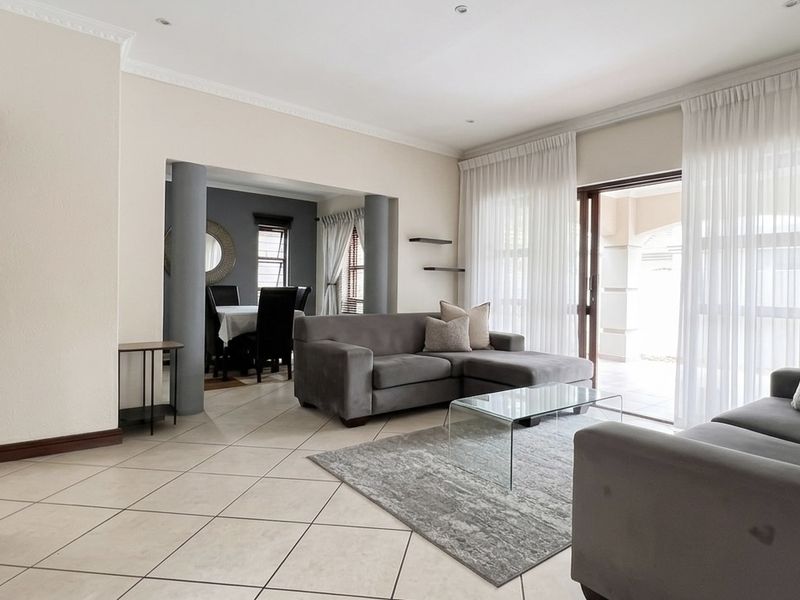 Elegant Family Living in Secure Estate Luxury in Terra Proessa - Photo 5