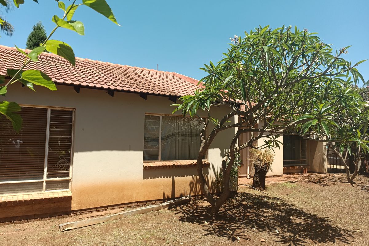 Unlock Your Dream Home in Freehold - Photo 2